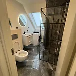 The Nightingale - Top-equipped House In - Free Parking アパート オーデンセ