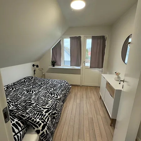 The Nightingale - Top-equipped House In - Free Parking אודנזה